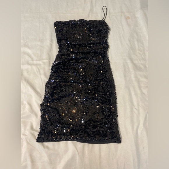 One Shoulder Sequin Bodycon Dress - Picture 4 of 4